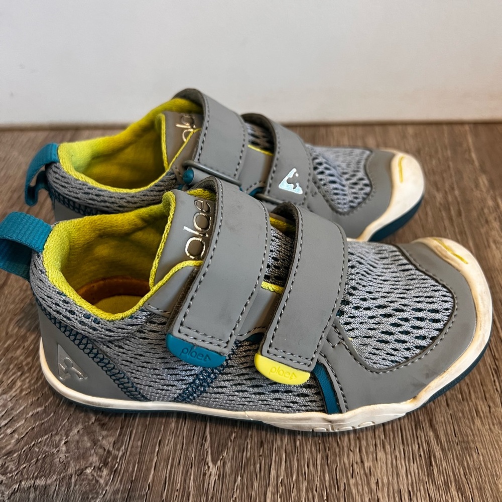 Plae TY grey shoe